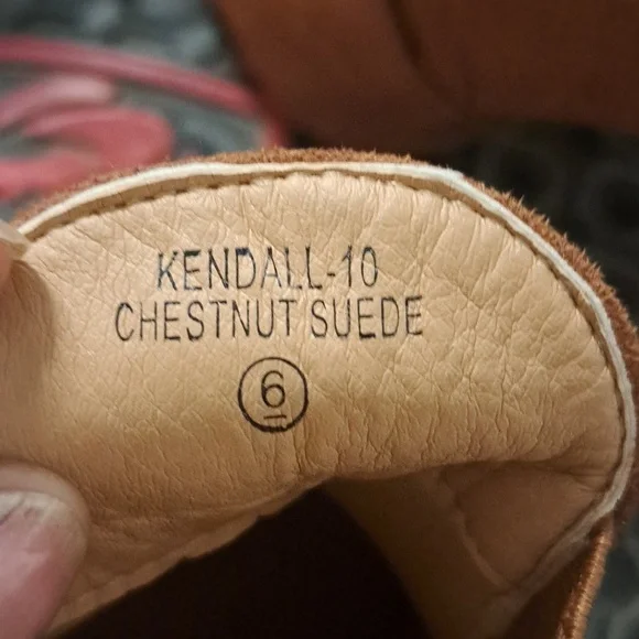 Boots - Picture 3 of 4